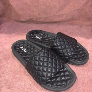 Women's APL Lusso Slide sandals size 10